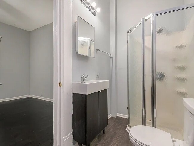 Building Photo - Spacious 3bd/2ba in Capitol View w/ Huge F...