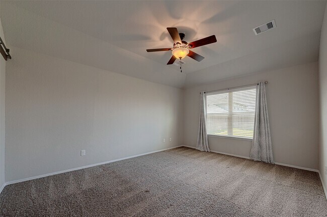 Building Photo - 14004 Lake Cres Dr