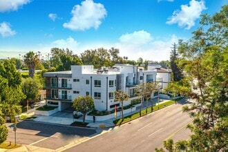 Building Photo - Riverside 4 Lease