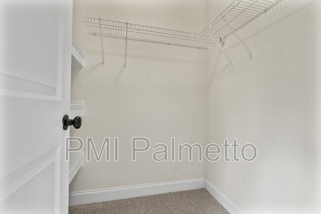 Building Photo - 634 Pine Lilly Dr
