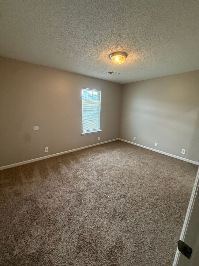 Building Photo - Spacious 2 Bedroom Duplex Near MTSU!