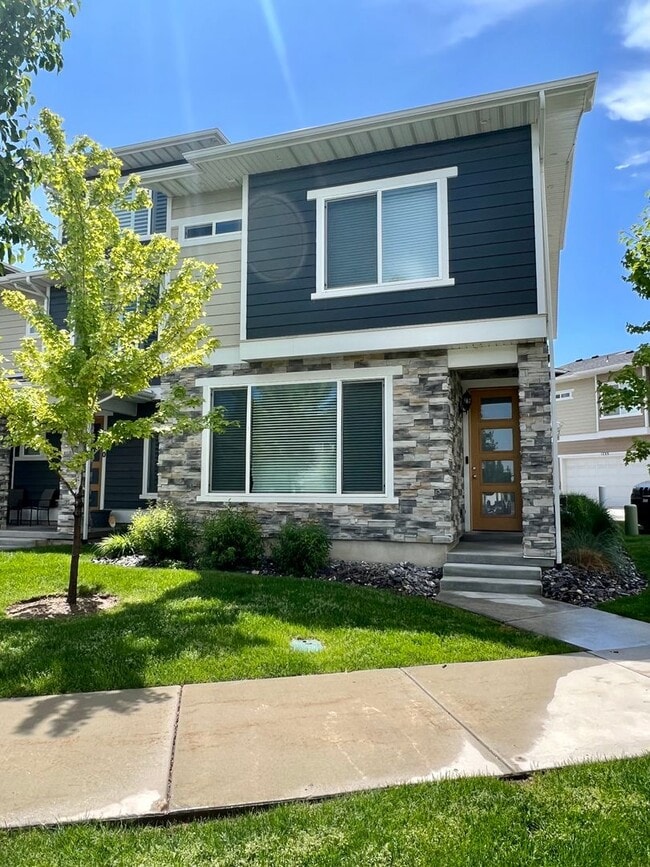 Building Photo - Price Drop! Beautiful Townhome Now Available at a Lower Rate!