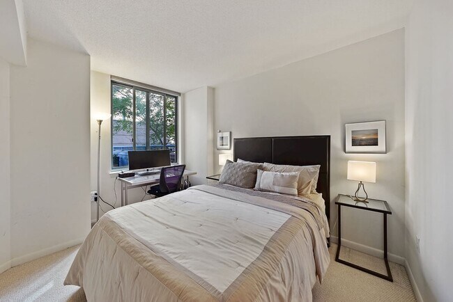Bedroom fits a king size bed - 851 N Glebe Rd