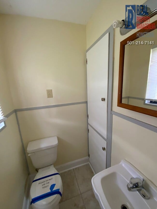 Building Photo - 711 W 54th St