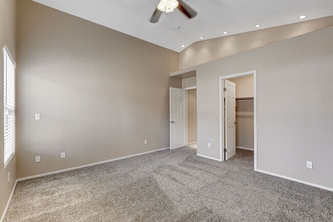 Building Photo - Adorable single story in a gated community!