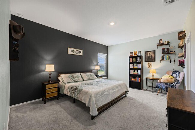 Building Photo - 2402 Sunray Ct