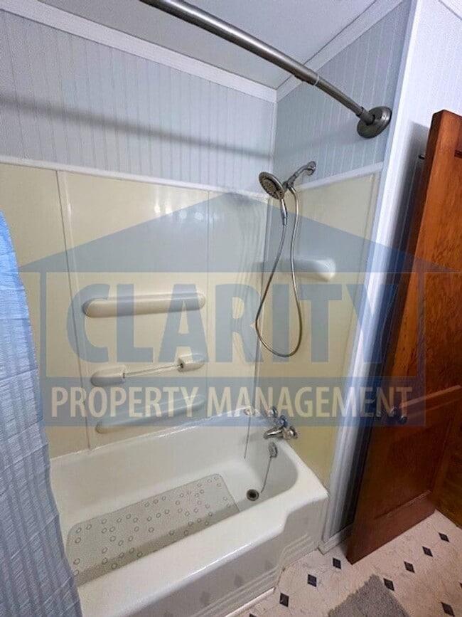 Building Photo - Two bedroom home! Great location!