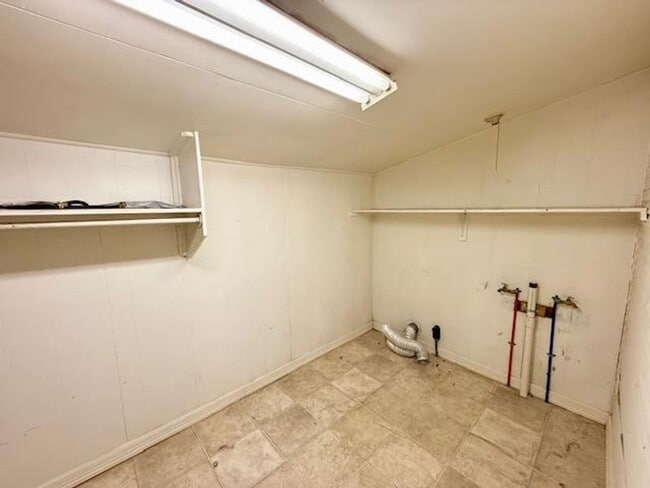 Building Photo - 907 N Harrison St