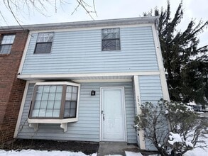 Building Photo - 955 Cross Country Dr W