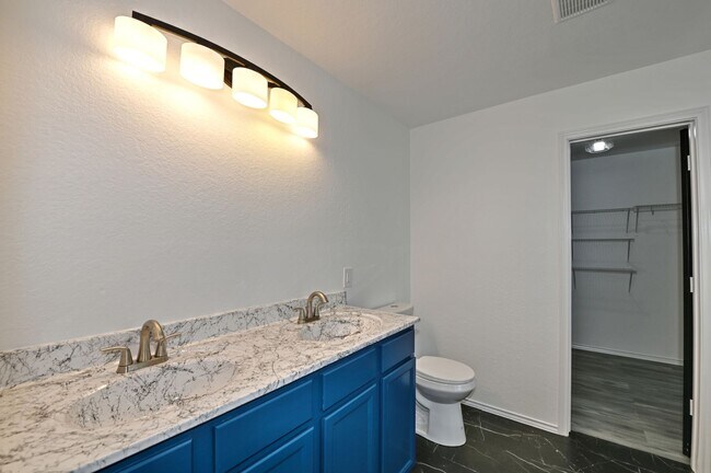 Building Photo - 5 bed | 3 bath | Corner lot | Fully remodeled!!!