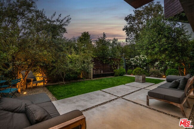 Building Photo - 716 Brooks Ave