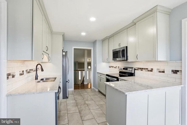 Building Photo - 4708 SUMMIT Rd