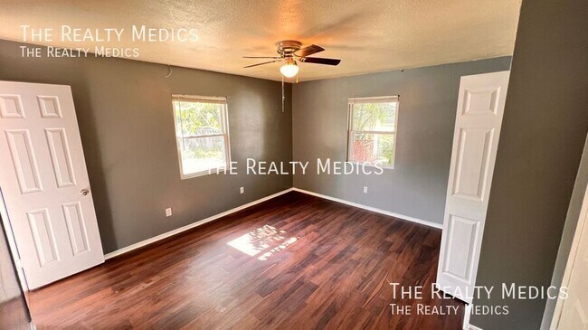 Building Photo - 1073 Leeward Dr