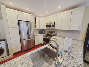 Building Photo - 101 Grove St