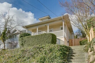 Building Photo - 3Bd/1.75Ba Seattle House