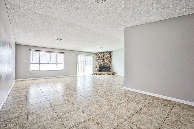 Building Photo - 4652 Troy Pl