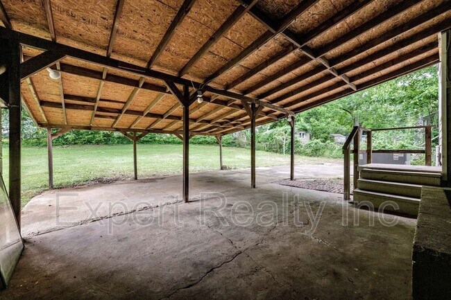 Building Photo - 920 Parkway Dr