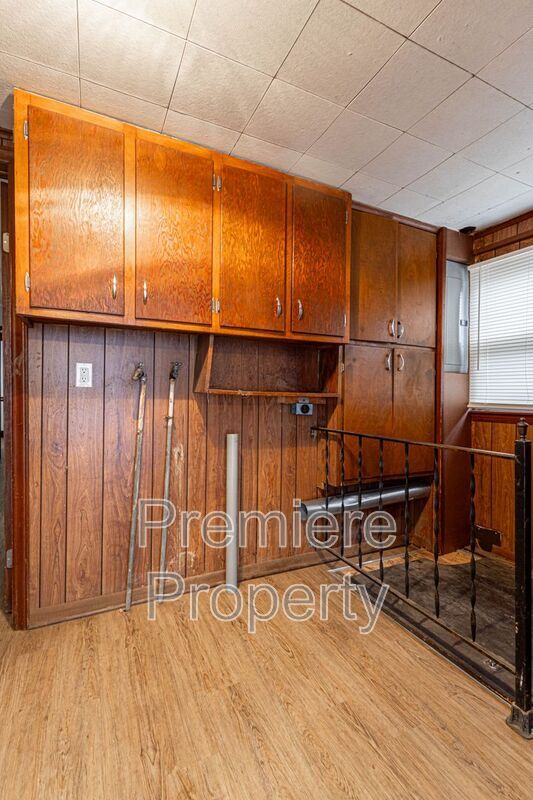 Building Photo - 108 S Hardy Ave