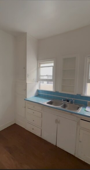 Building Photo - 2006 N Commonwealth Ave