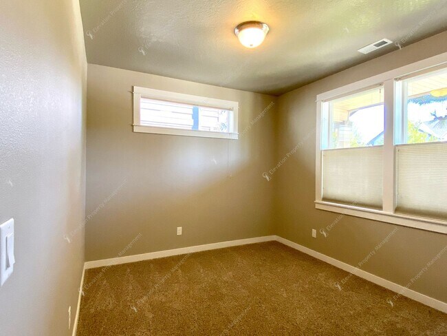 Building Photo - Bright, Spacious Home with Expansive Yard ...