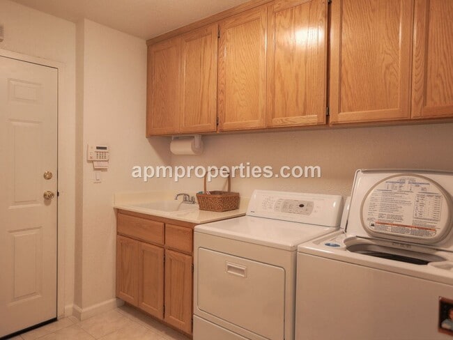 Building Photo - 3 br, 3 bath House - 1320 Sutter Creek Lane