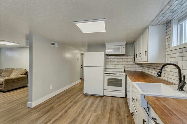 Building Photo - 718 N 100 W St