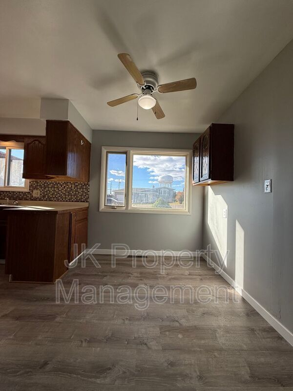 Building Photo - 821 47th St S