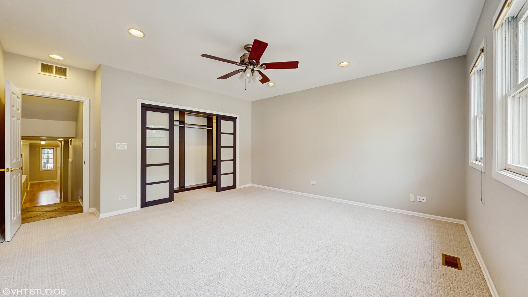 Master Suite - 710 W Aldine Ave