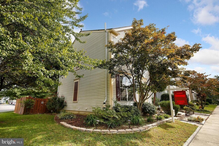 Building Photo - 6563 Old Carriage Dr