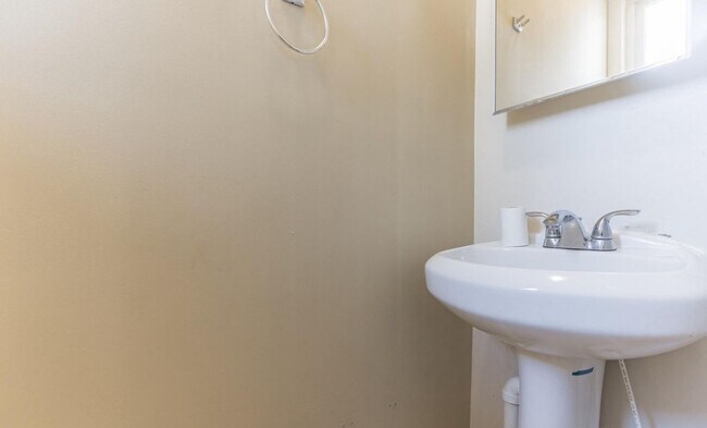 Building Photo - 3014 Clifton Park Terrace