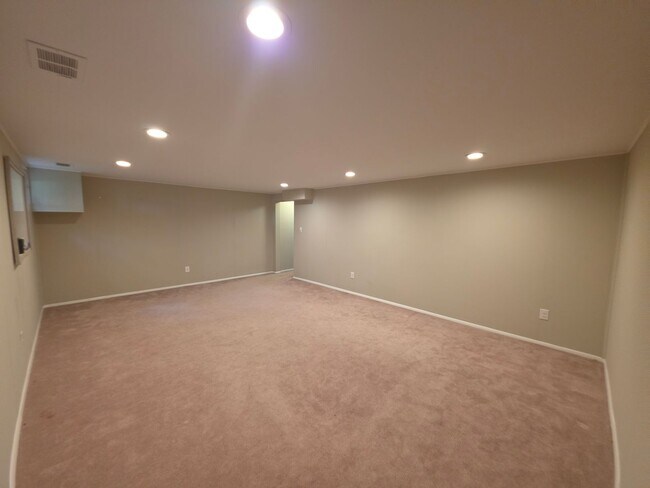 Building Photo - 918 Merritt Dr
