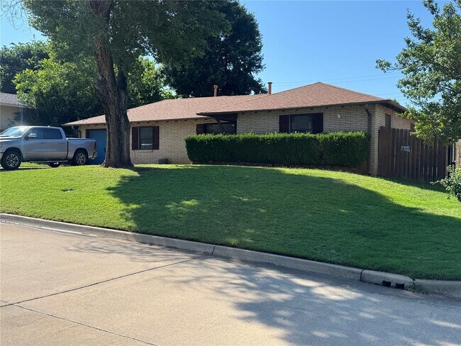 Primary Photo - 211 Bluebird Dr