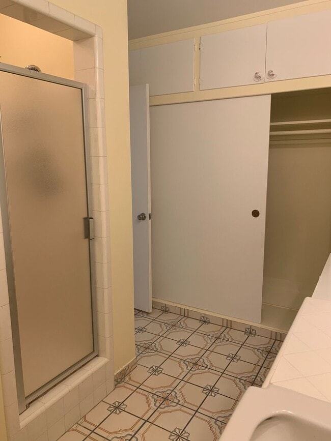 Building Photo - Gorgeous Two Story /Five Bedrooms in Burbank With Fantastic Views!!!