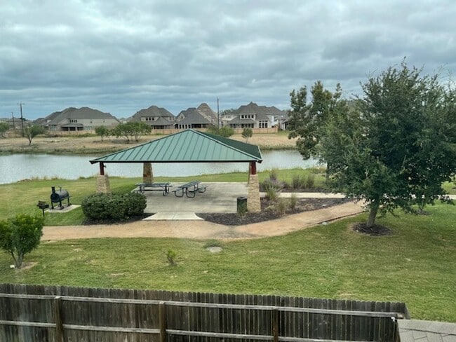 Building Photo - Move-In Ready! Stunning 1.5-Story Home wit...