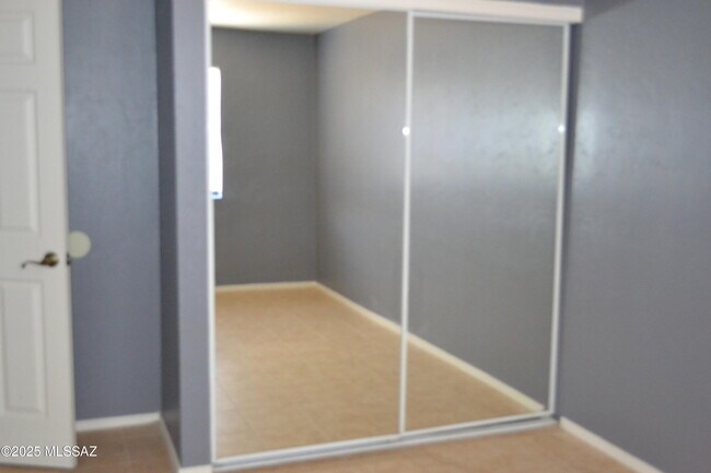 Building Photo - 455 W Kelso St