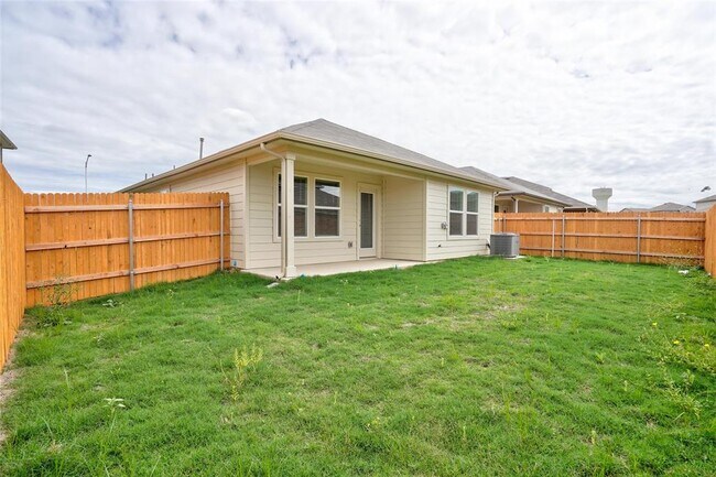 Building Photo - 121 Roanwood Dr