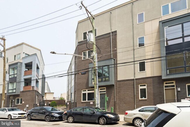 Building Photo - 1102 Hope St