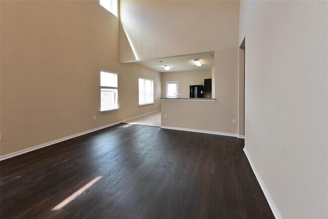 Building Photo - 613 Pinnacle Dr