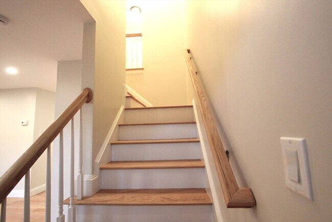 Building Photo - 4 Pinecrest Village