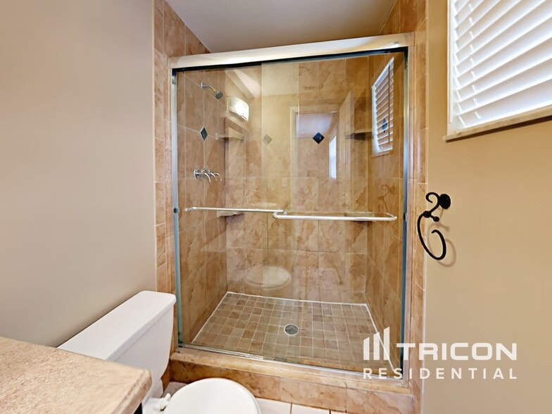 Building Photo - 8589 Lantana Dr