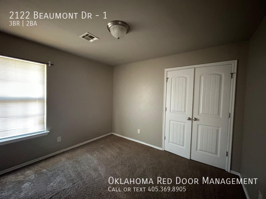 Building Photo - 2122 Beaumont Dr