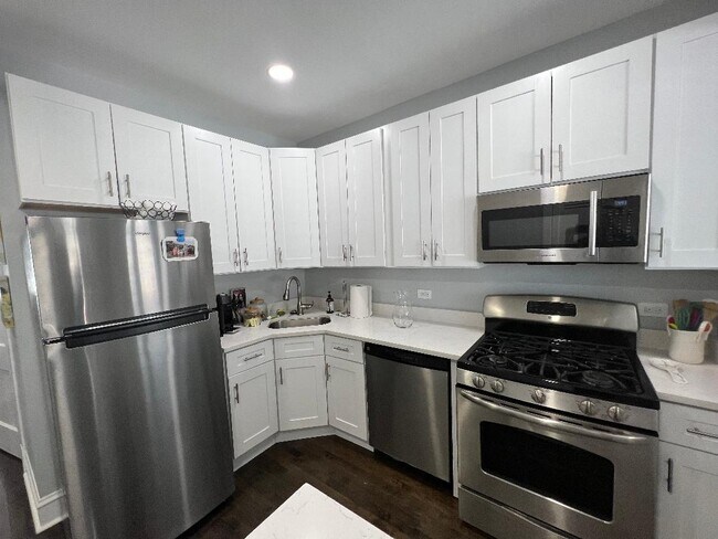 Building Photo - 3327 N Hamilton Ave