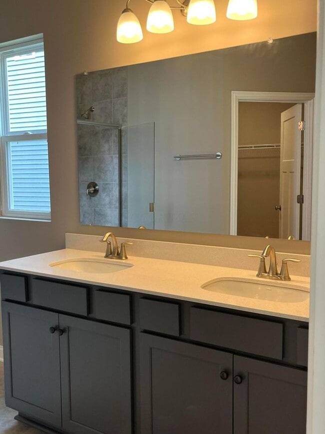 Building Photo - Beautiful New Ranch Home in Powell Availab...