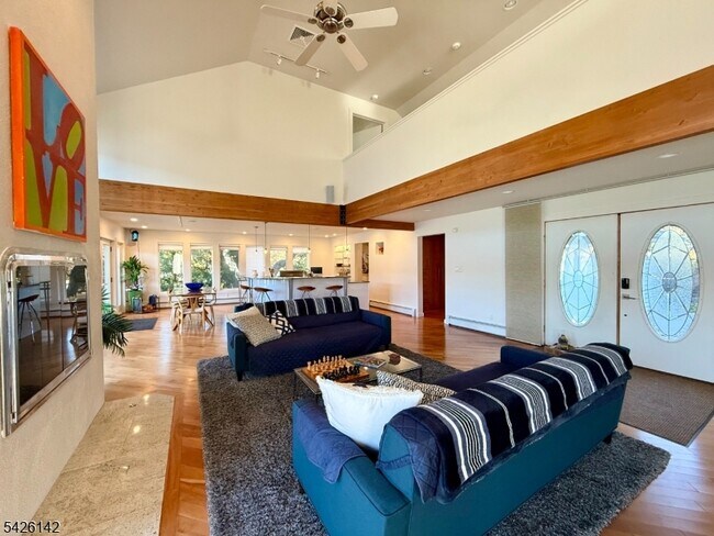 Building Photo - 73 Forest Lake Dr