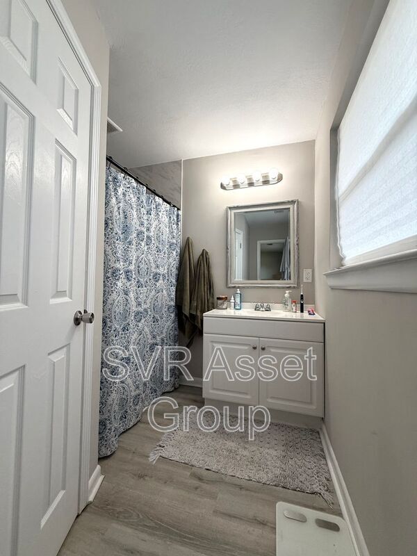 Building Photo - 1272 Arlingwood Ave