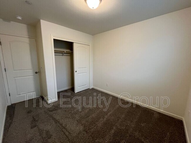 Building Photo - 2624 W McComb Ave