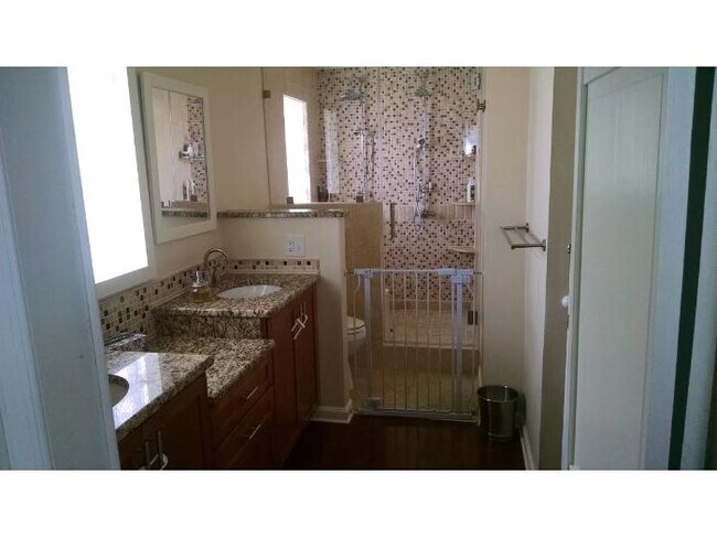 Building Photo - 2115 Ellis St