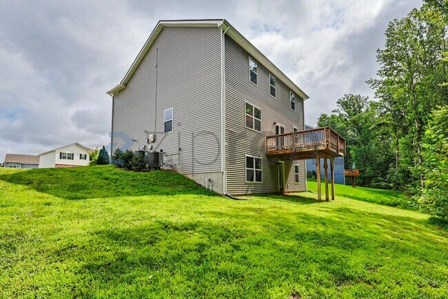 Building Photo - Unit