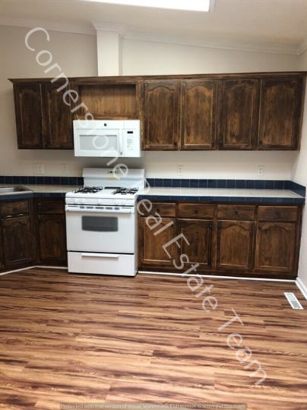 Building Photo - 1335 Market St