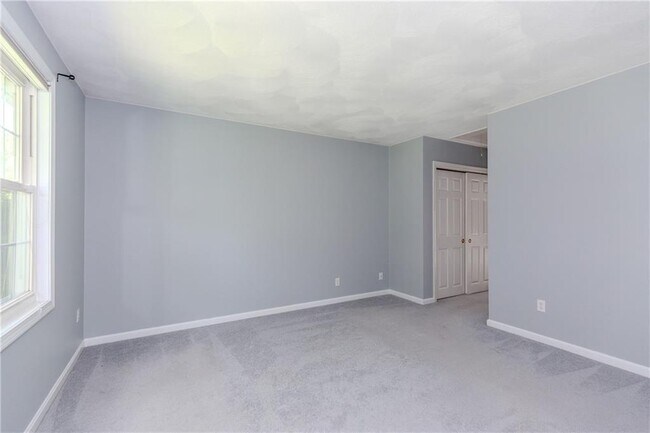 Building Photo - 102 Clinton Dr